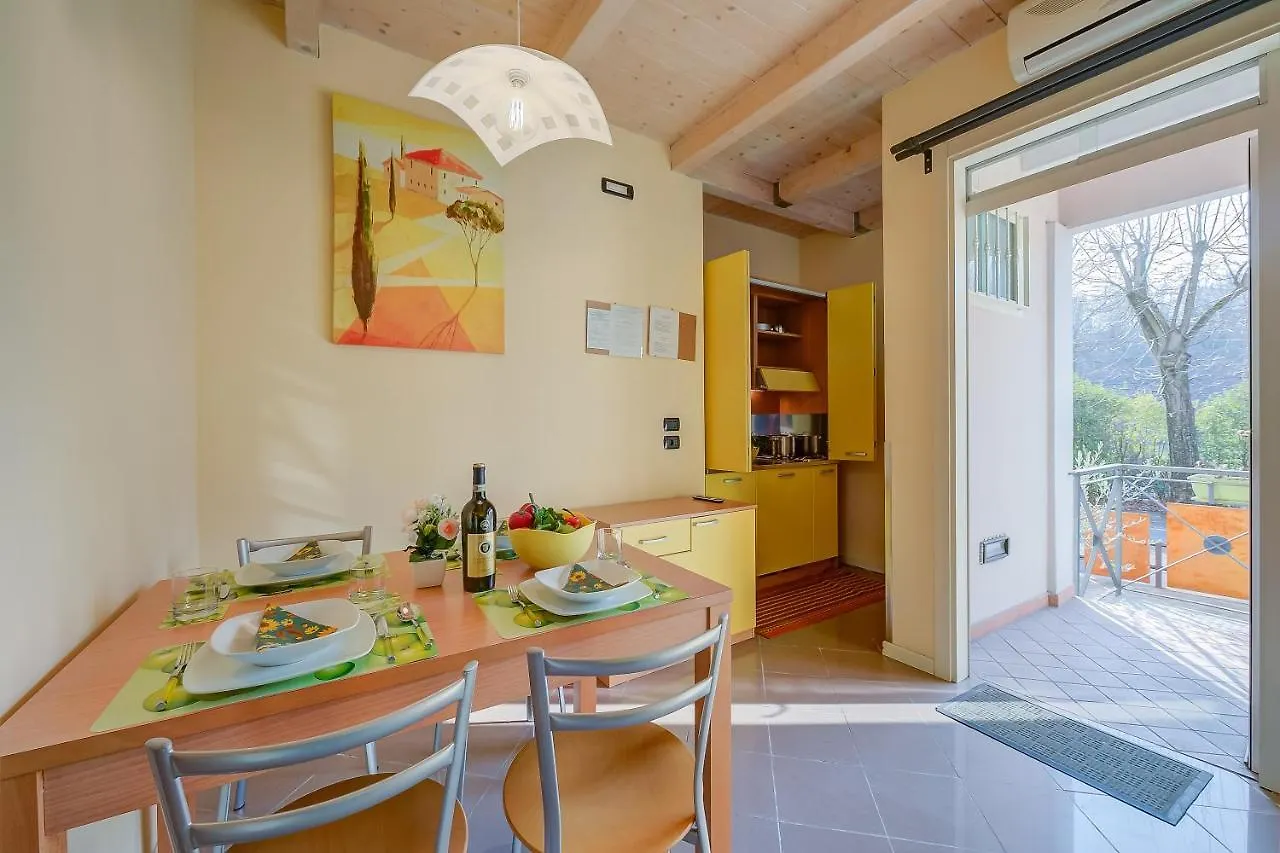 דסנזאנו דל גארדה Yellow, Orange And Blue Apartments Desenzano