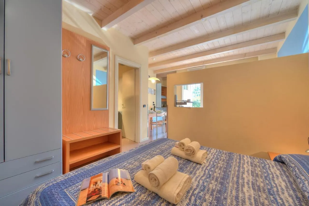 דסנזאנו דל גארדה Yellow, Orange And Blue Apartments Desenzano