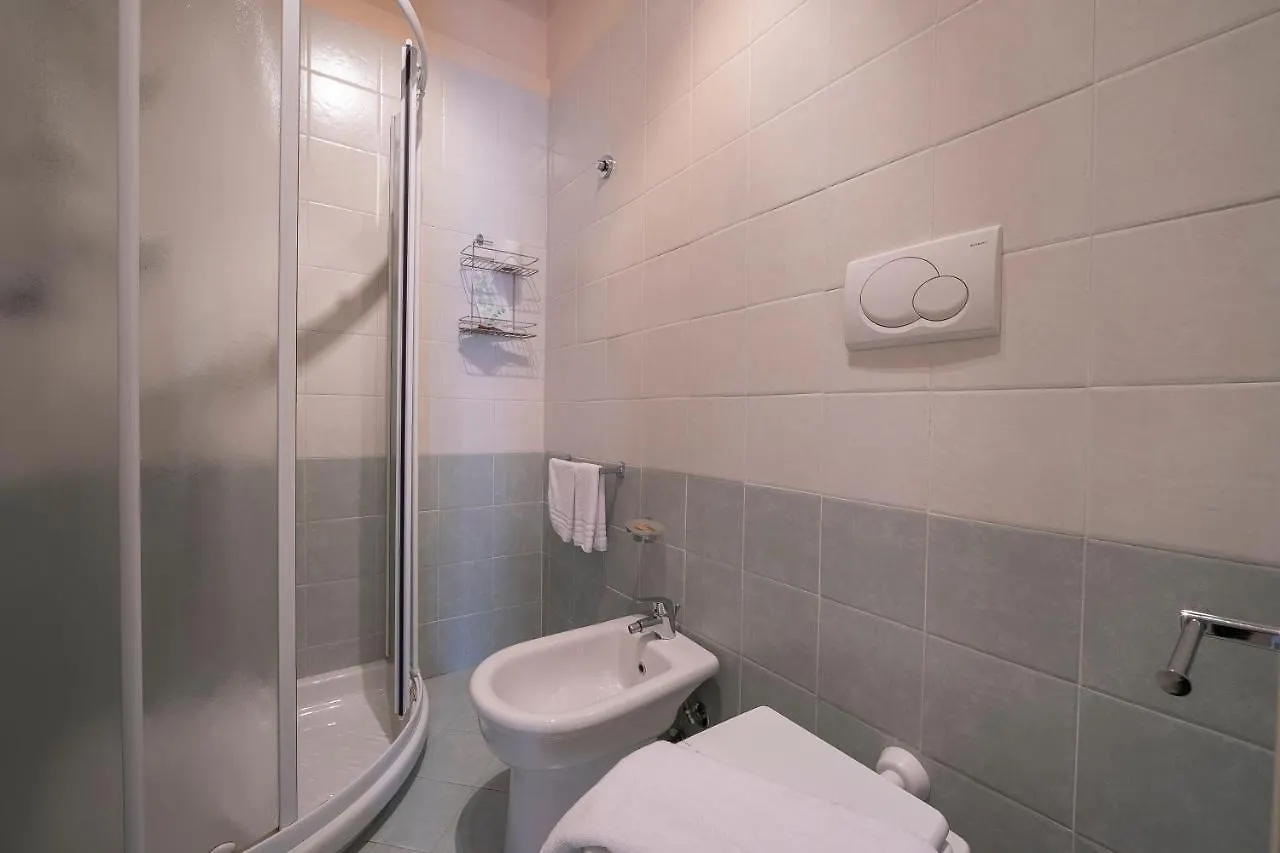 דסנזאנו דל גארדה Yellow, Orange And Blue Apartments Desenzano