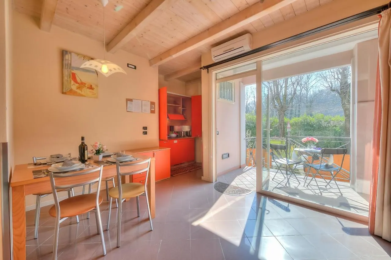 דסנזאנו דל גארדה Yellow, Orange And Blue Apartments Desenzano איטליה