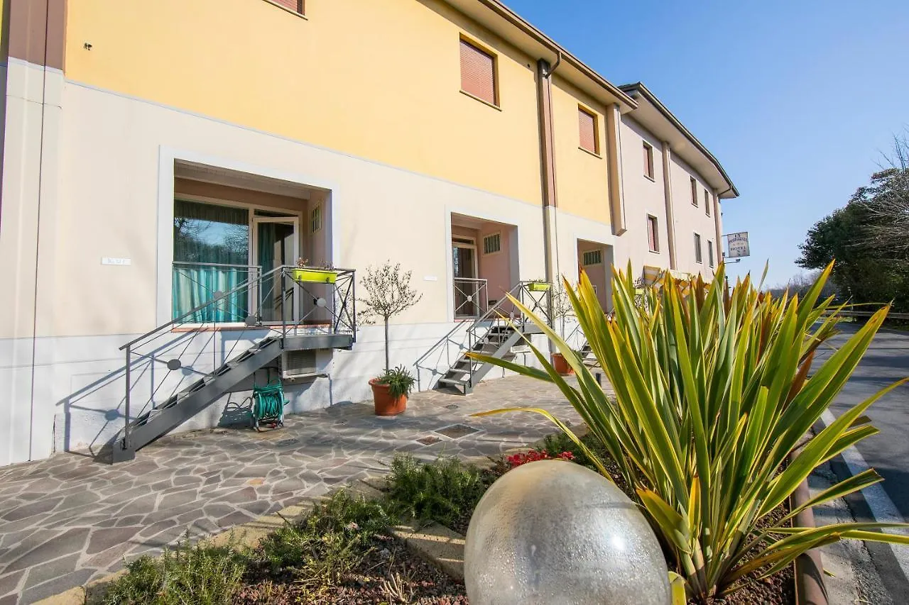 דסנזאנו דל גארדה Yellow, Orange And Blue Apartments Desenzano  דסנזאנו דל גארדה