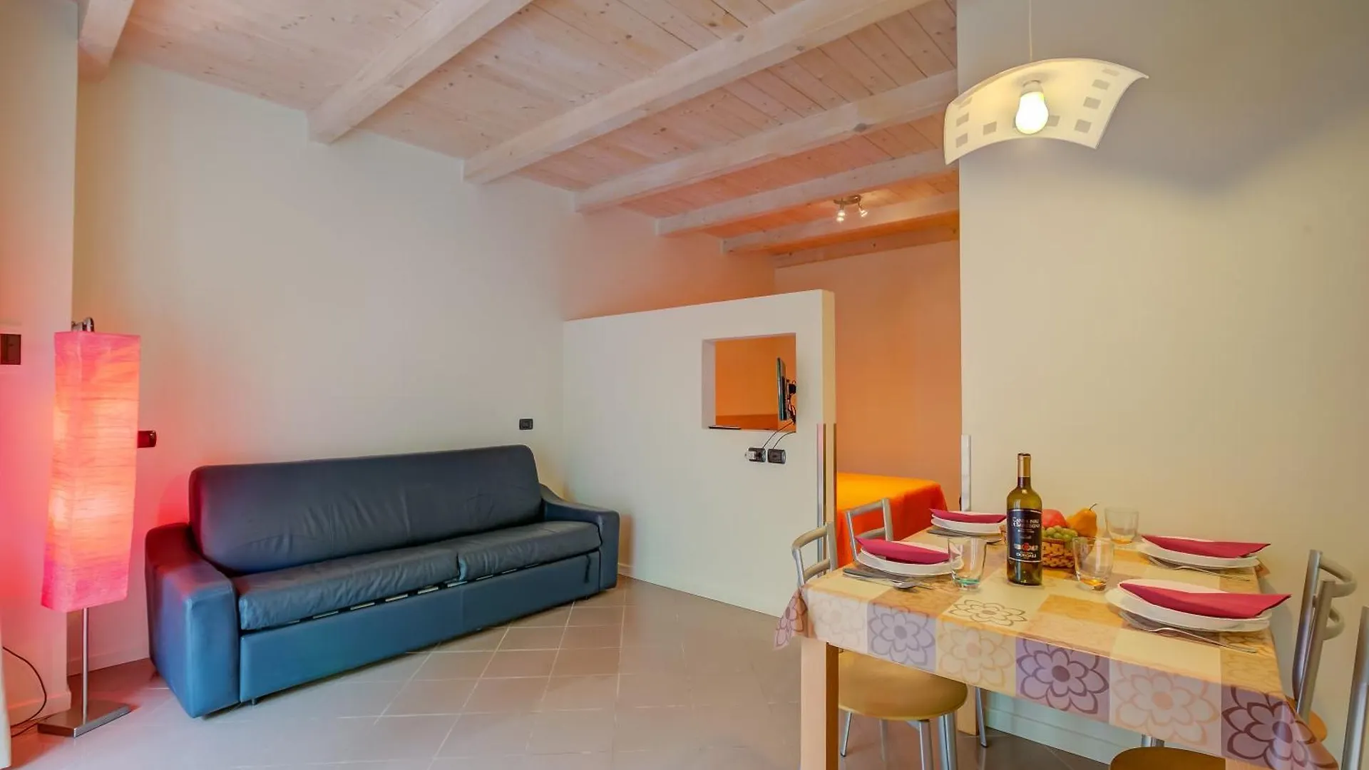 דסנזאנו דל גארדה Yellow, Orange And Blue Apartments Desenzano  דסנזאנו דל גארדה