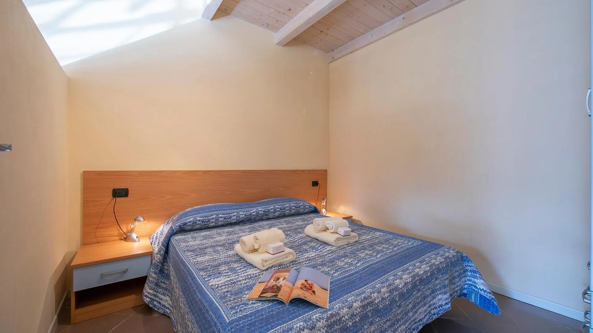 דסנזאנו דל גארדה Yellow, Orange And Blue Apartments Desenzano 0*, דסנזאנו דל גארדה