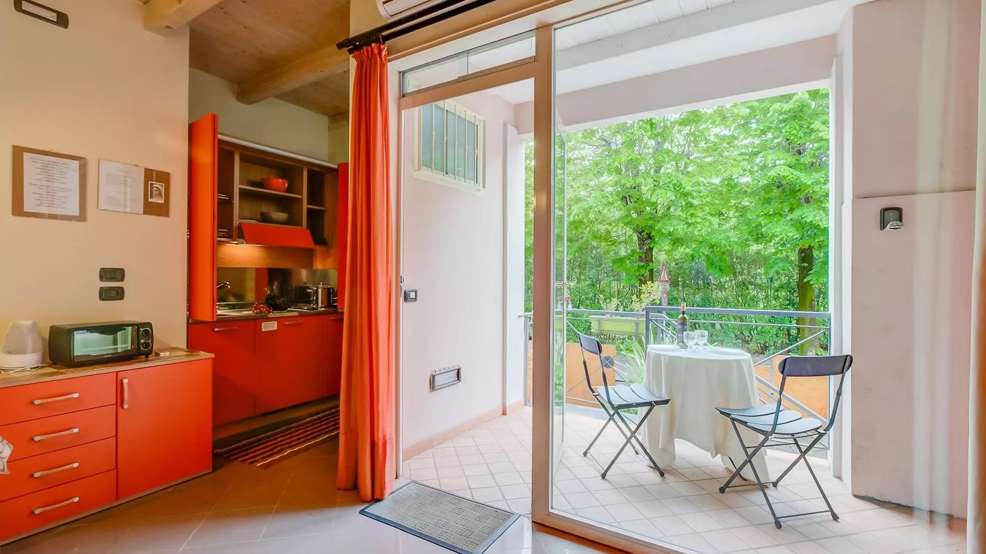 דסנזאנו דל גארדה Yellow, Orange And Blue Apartments Desenzano