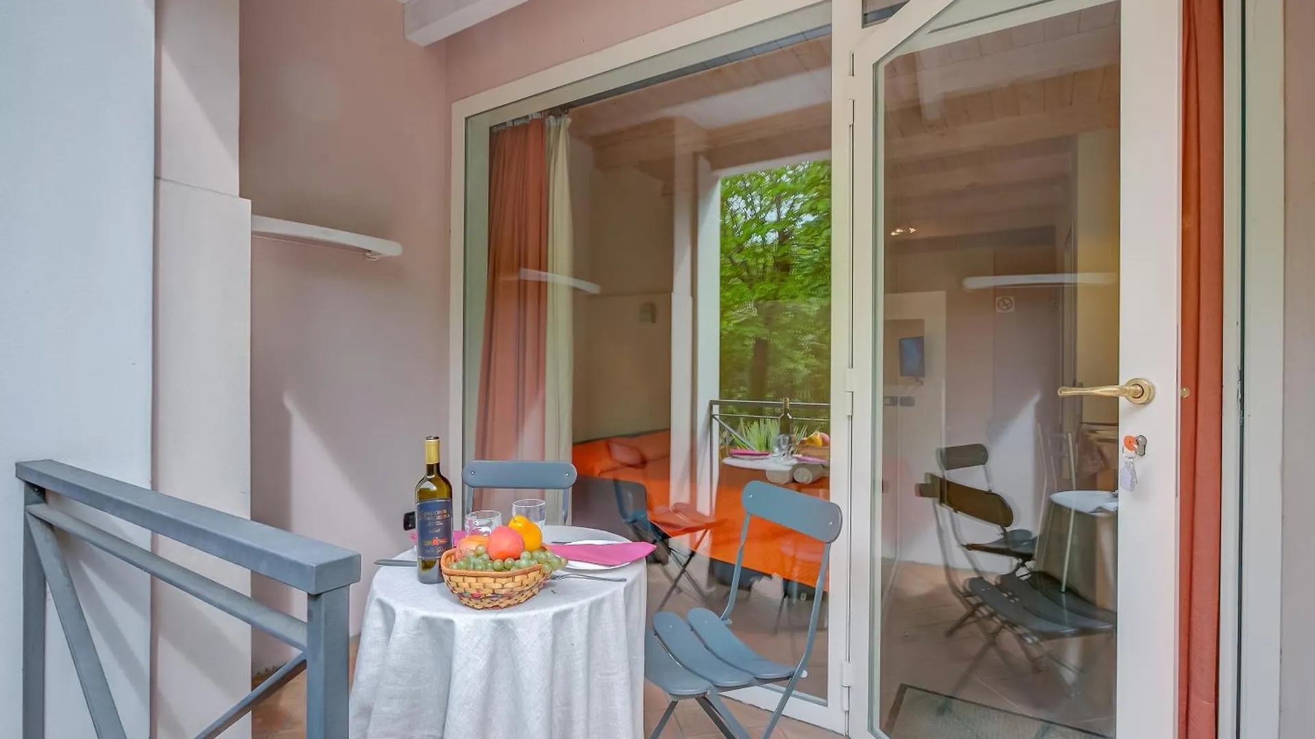 דסנזאנו דל גארדה Yellow, Orange And Blue Apartments Desenzano דסנזאנו דל גארדה