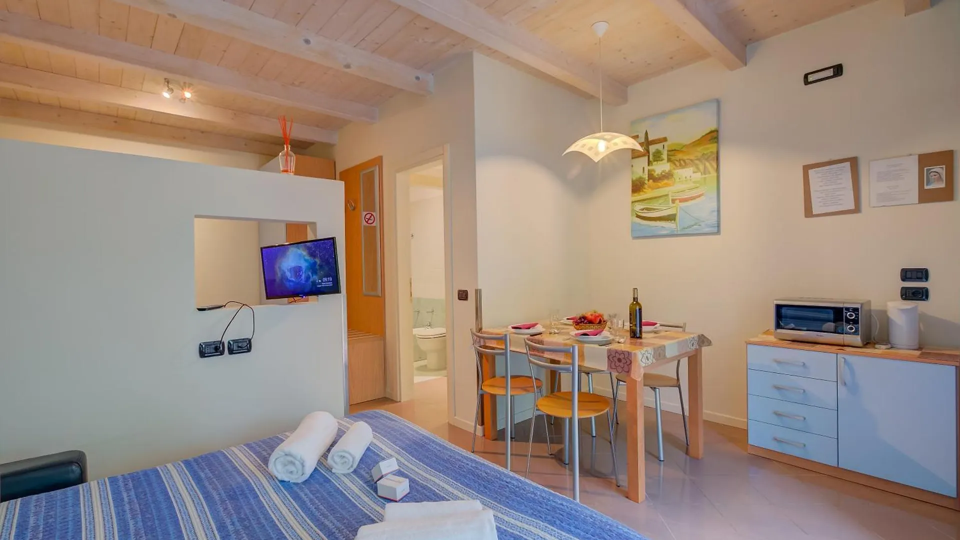 דסנזאנו דל גארדה Yellow, Orange And Blue Apartments Desenzano
