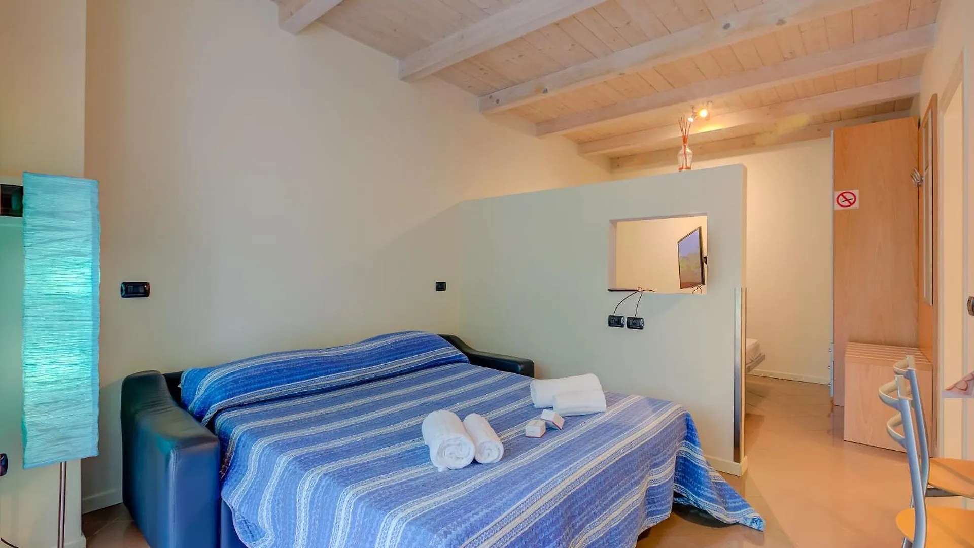 דסנזאנו דל גארדה Yellow, Orange And Blue Apartments Desenzano איטליה
