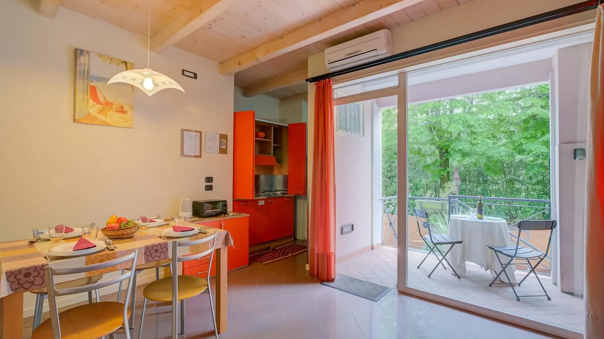 דסנזאנו דל גארדה Yellow, Orange And Blue Apartments Desenzano