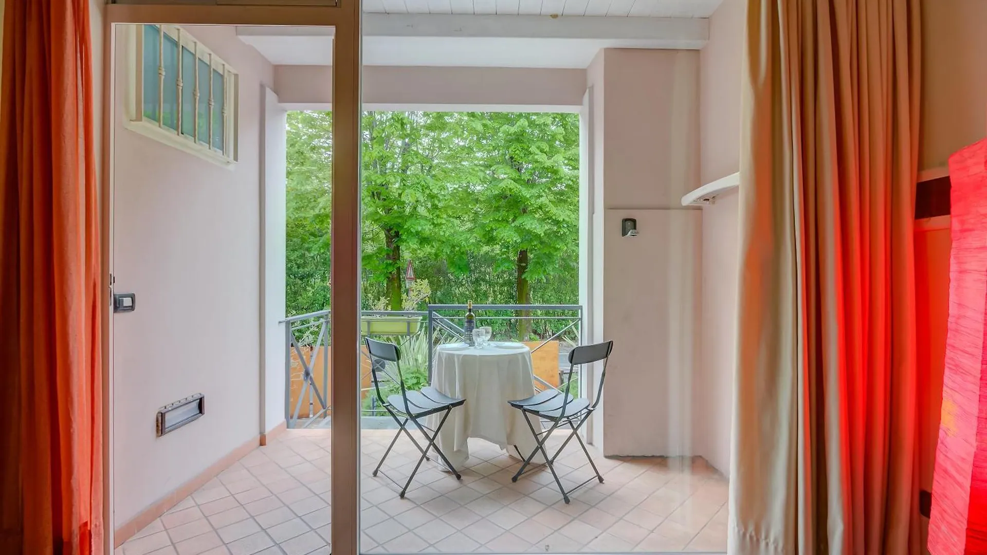דסנזאנו דל גארדה Yellow, Orange And Blue Apartments Desenzano  דסנזאנו דל גארדה