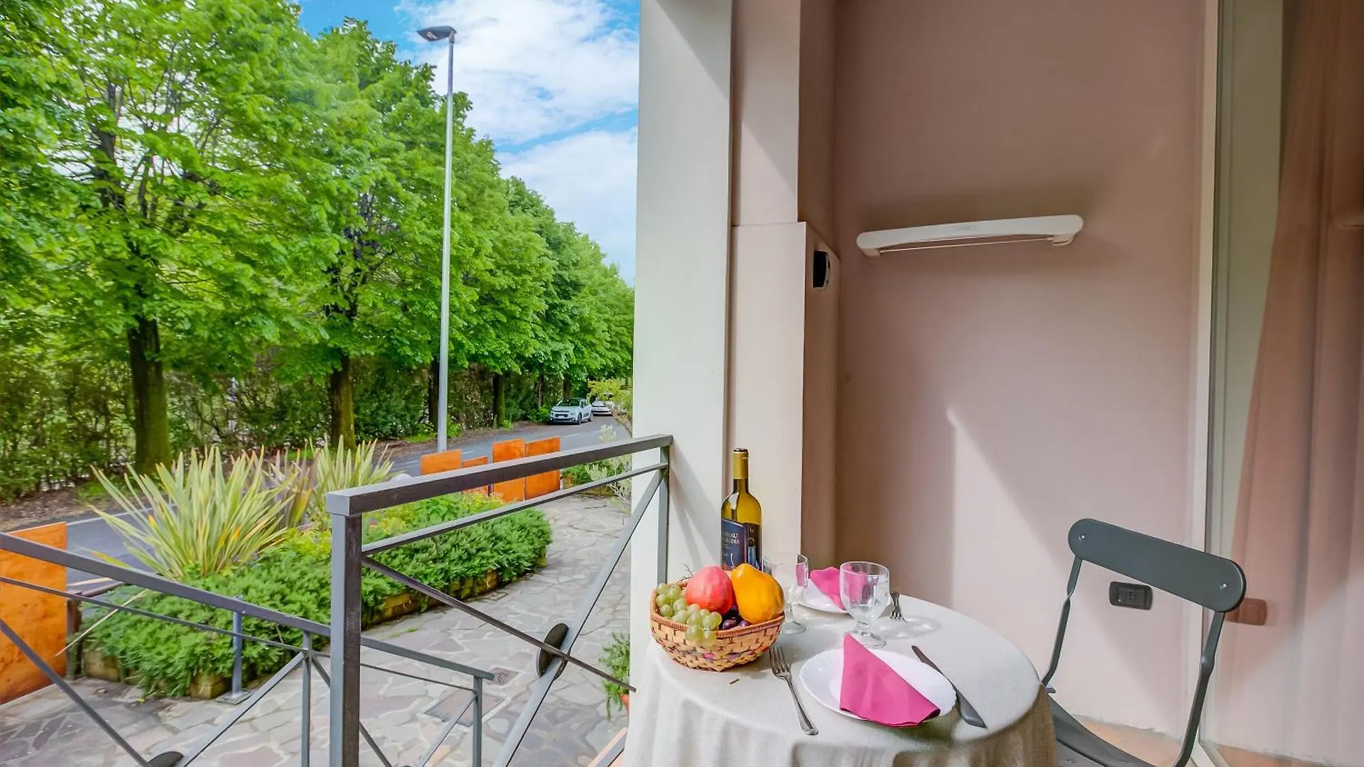 Yellow, Orange And Blue Apartments Desenzano Desenzano del Garda 0*,