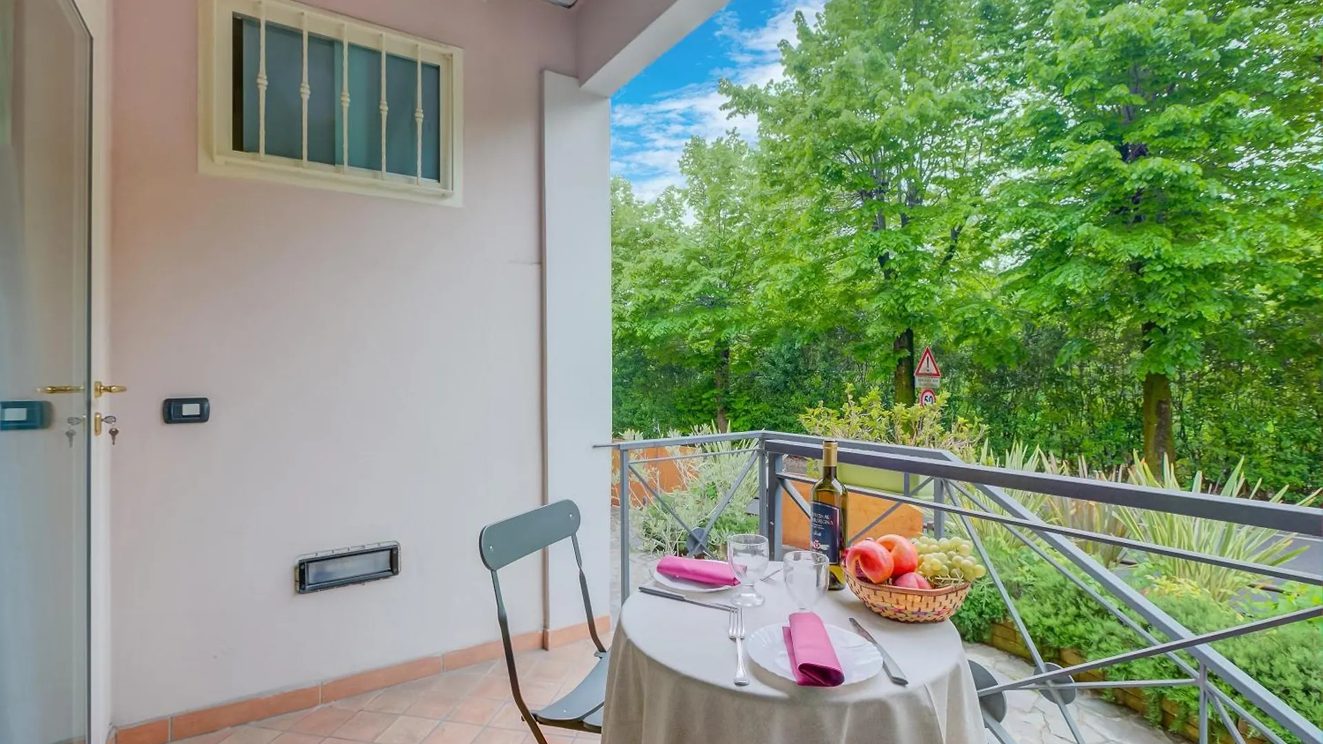 Yellow, Orange And Blue Apartments Desenzano Desenzano del Garda